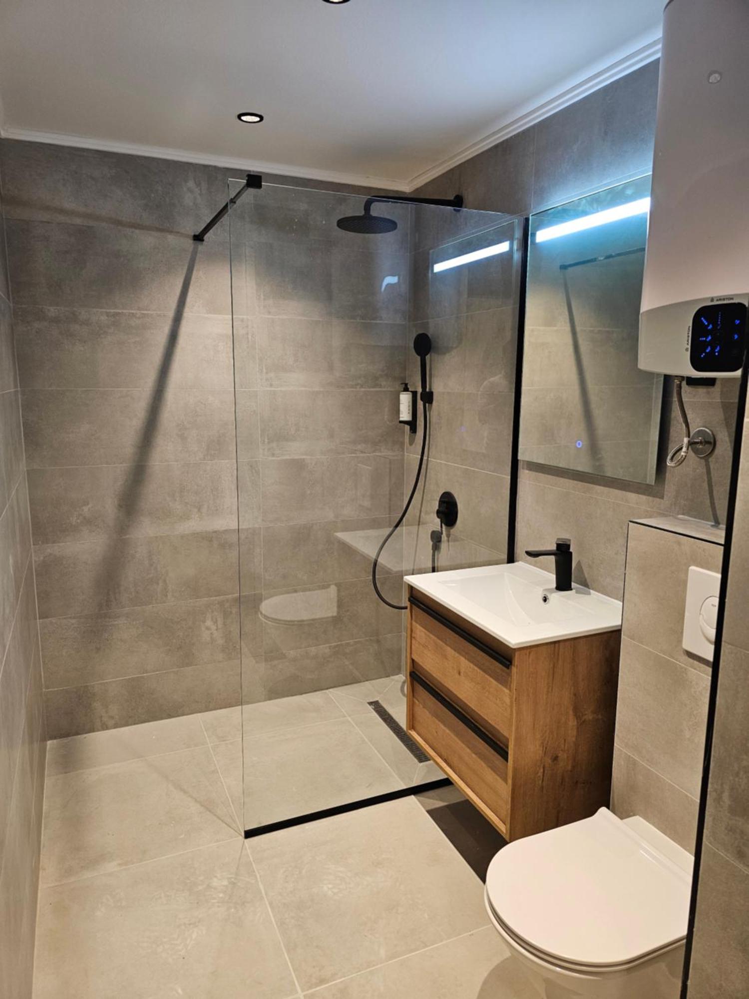 Anja & Ogo Apartments Sea View & Pool Petrovac Ngoại thất bức ảnh